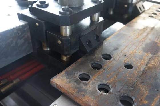 1200KN Серво питания буровой силы Cnc пластины скважины буровой машины с 26 мм Максимальный диаметр перфорации