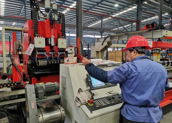 4000 - 8000 мм Длина Автомобильная продольная балки Плоская пластина 1200KN Номинальная сила Линия производства сверления CNC