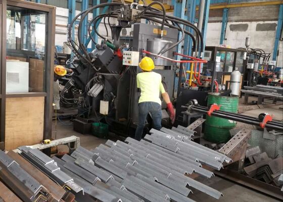 Станок для углового профиля с ЧПУ, размер символов 14x10x19 мм, с модулями пробивки, маркировки и резки