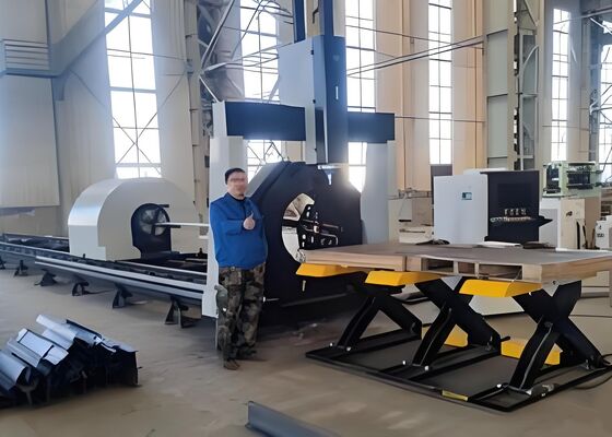 Модель LC2412 CNC лазерная трубная режущая машина Используйте мощность лазера MAX6000
