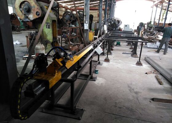 Компоненты крупномасштабного производства Cnc Плоский стальной канал Стальной штамповочный станок 3 оси
