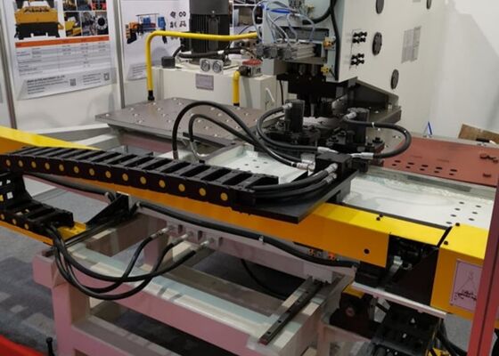 Используется для промышленности стальной башни Cnc Плита пробивающей машины 4 станций Степной станции Cnc пробивающей машины