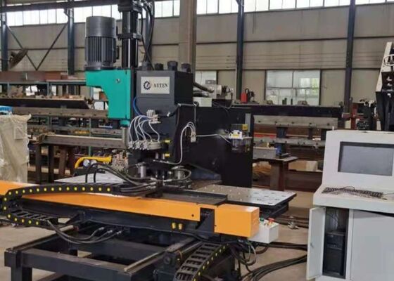 Используется для промышленности стальной башни Cnc Плита пробивающей машины 4 станций Степной станции Cnc пробивающей машины