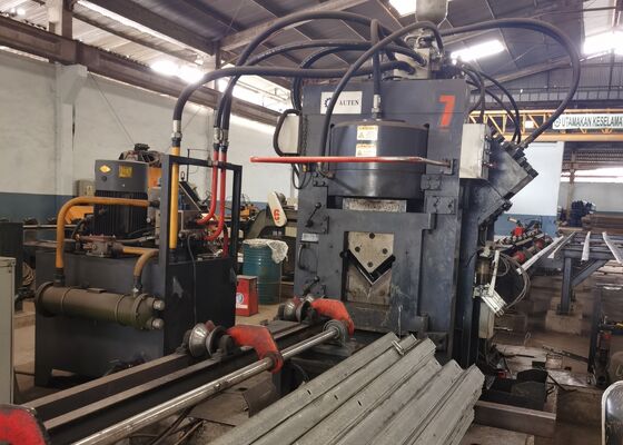 Электростанция Использовано Cnc угловой стальной шлифовальной линии с CNC кормление тележки